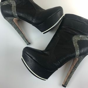 =L.A.M.B.=DORENE HI HEEL BOOTIES 9.5